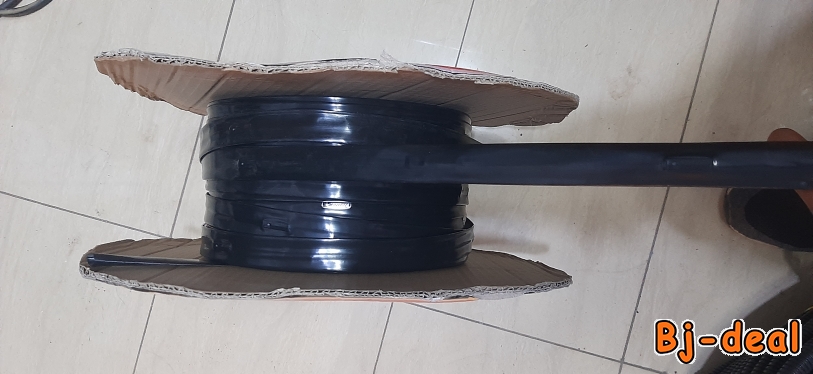 Main image of Tuyau d'irrigation avec goutteurs intégrés