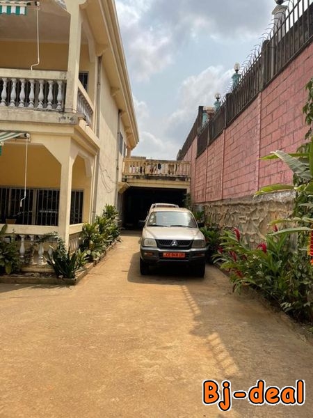 Main image of Duplex sur 1000m2 titré à vendre à Biyem Assi