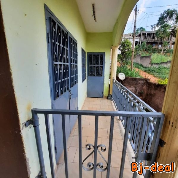 Image principale — Appartement en bordure de route à Mvan