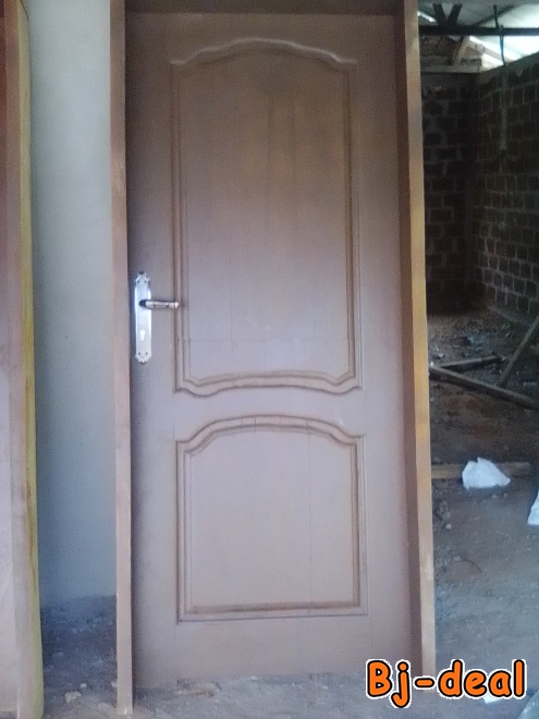 Main image of Porte en bois massif