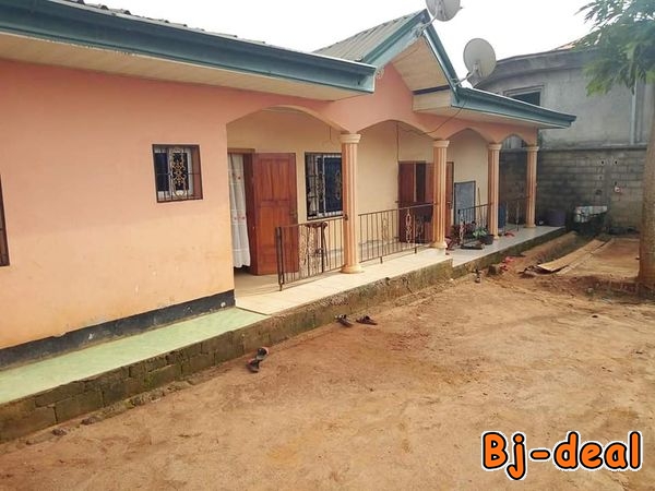 Main image of Villa titrée sur 1272m2 à vendre à Nkolnda