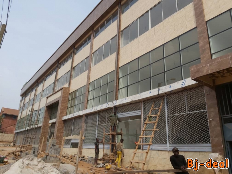 Image principale de Plusieurs Bureaux Très Vaste au Centre-Ville