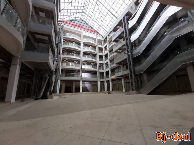 Image principale de Très Grand Bureau Super Standing au Centre-Ville