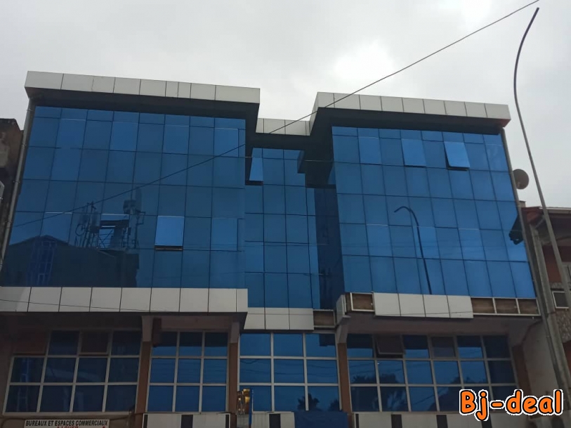 Image principale de Grand et Beau Bureau à louer Biyem-Assi en Route