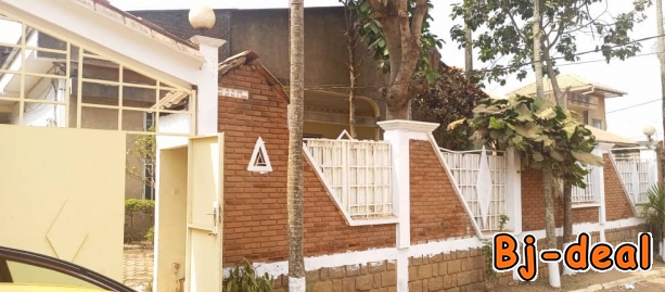 Main image of Grande Villa de 498m2 à liquider à Biyem-Assi