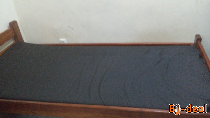 Main image of lit en bois une place plus matelas