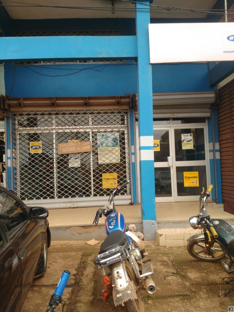 Main image of Grande Boutique avec mezzanine à  louer à  BIYEM ASSI