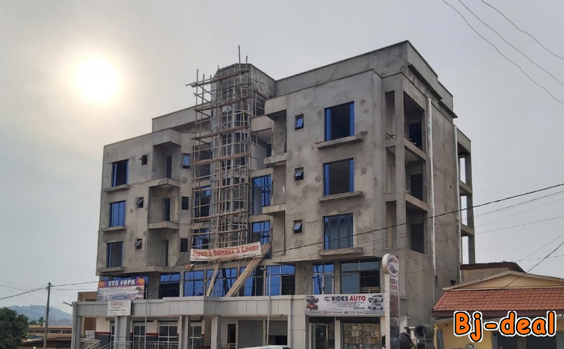 Image principale de Très Grand Bureau Haut Standing à Tsinga