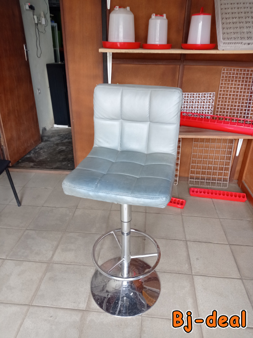 Main image of Chaise pour bureau et salon coiffure et autres