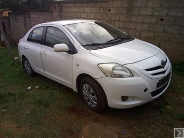 Image principale de TOYOTA YARIS BERLINE 2008