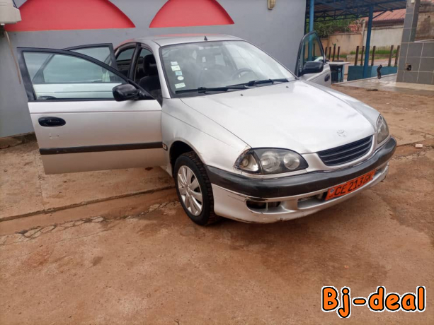 Image principale de Toyota avensis leaftback 99