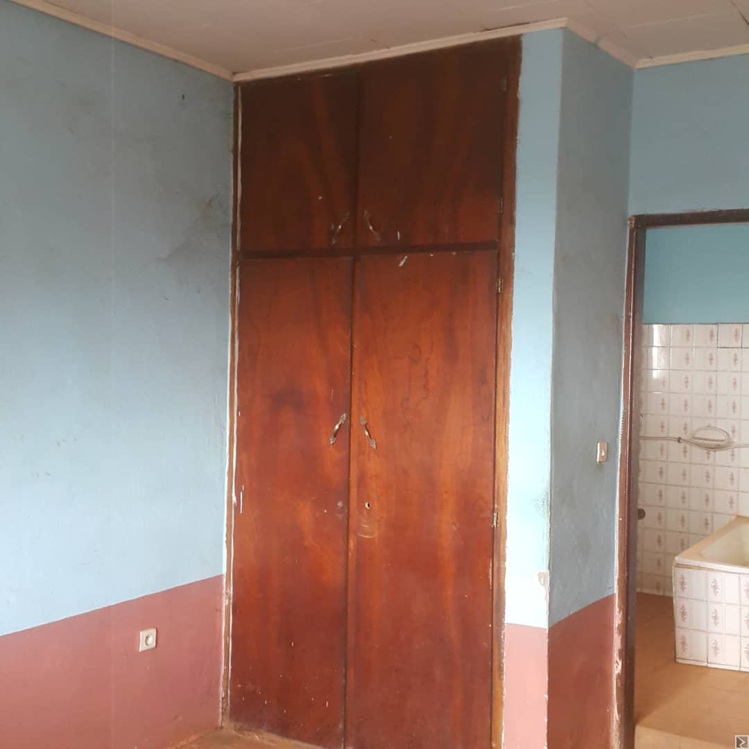 Main image of Bureaux de 7 pièces , à  louer à  Essos en bordure de route