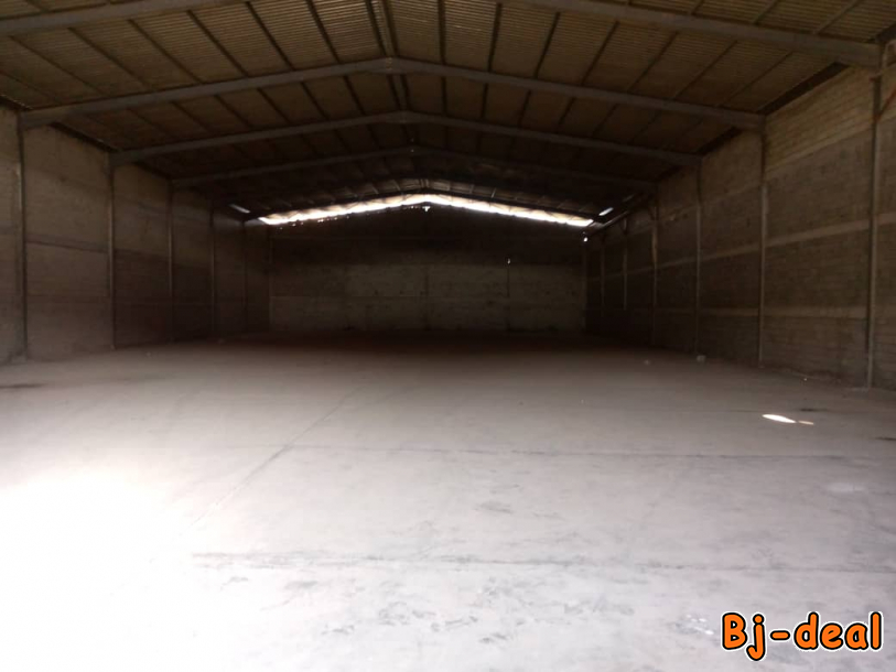 Main image of Entrepôt et Magasin 1000m2 a louer a Douala