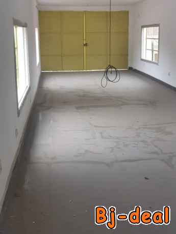 Main image of open office propre à louer à akwa bien situé