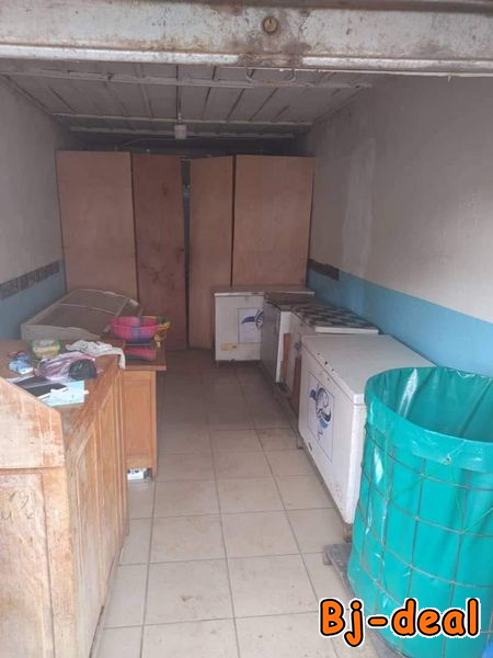 Image principale de Boutique avec Mezzanine et douche à Mvog Mbi