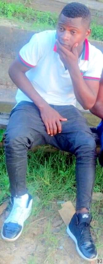 Image principale de Jeune garçon veut satisfaire toutes femmes