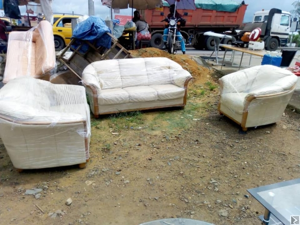 Main image of Salons importés en cuir 100% 4,5 et 6 places