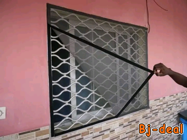 Image principale de MOUSTIQUAIRE MAGNETIQUE POUR FENETRES