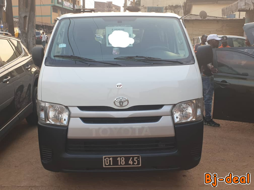 Image principale de VENTE DE VOITURE TOYOTA HIACE 2015