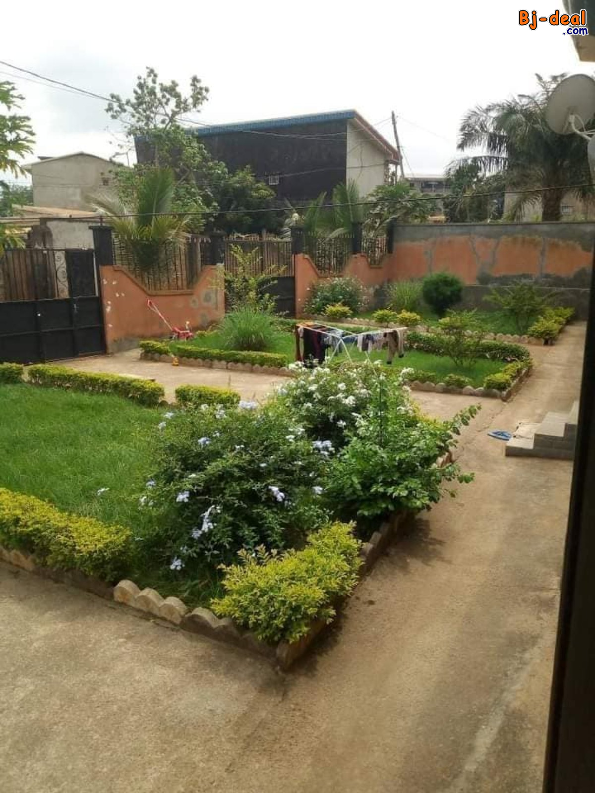 Main image of Camp titré de 3 appartements modernes à vendre a Ekoumdoum