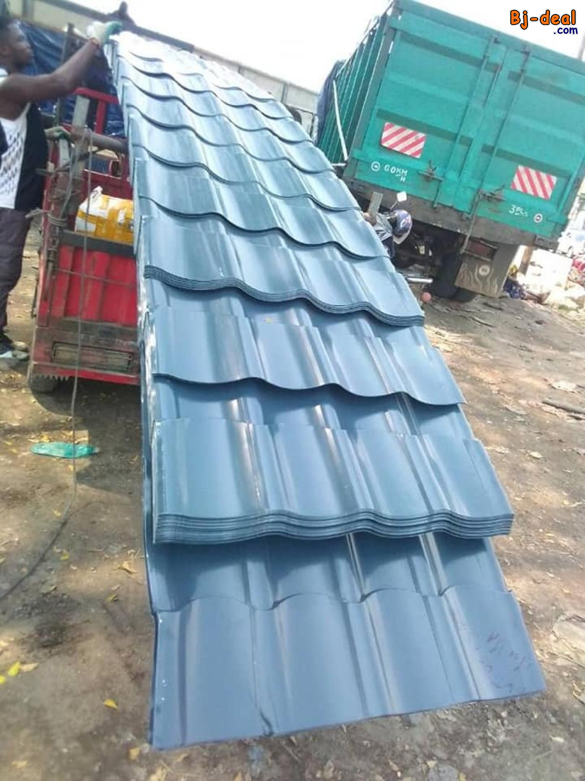 Image principale de VENTE AU PRIX DE GROS Tôles bacs tuiles lisses ondulées accessoires aluminium aluzinc