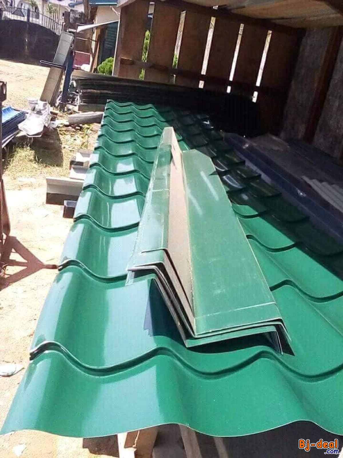 Image principale de VENTE AU PRIX DE GROS Tôles bacs tuiles lisses ondulées accessoires metrobond