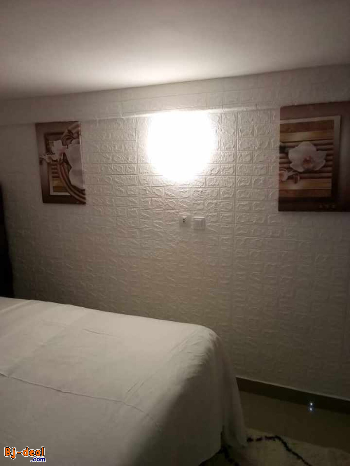 Main image of Jolie chambre meublée avec coin cuisine dans un immeuble en bordure de route