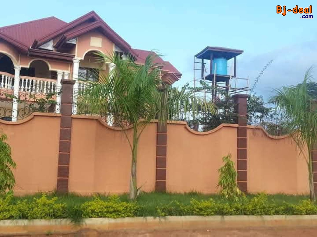 Main image of Somptueux duplex avec eau chaude baignoire espace vert à vendre à Nkolfoulou