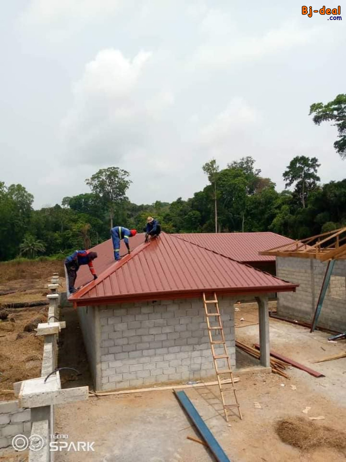 Image principale de Pour vos tôles et accessoires faites nous confiance