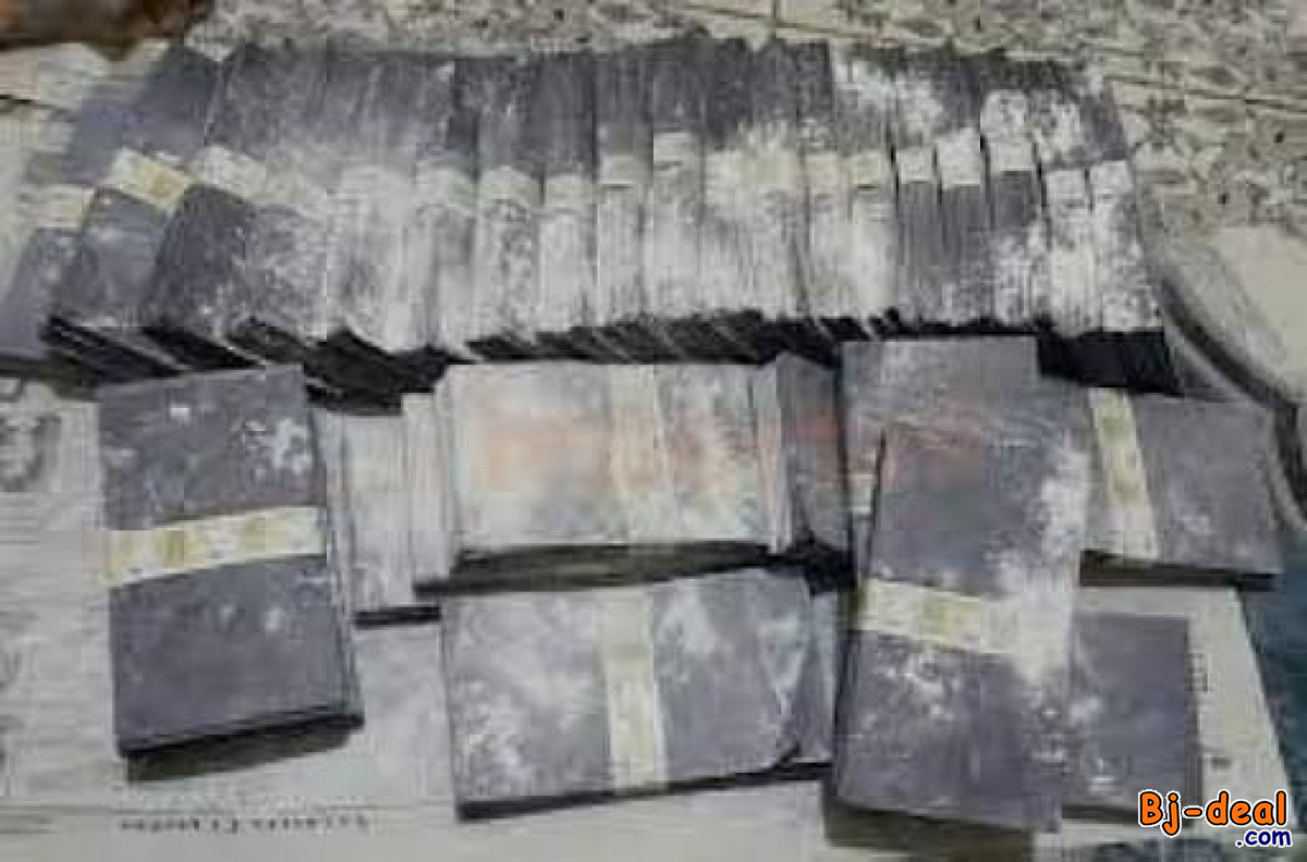 Image principale de Laboratoire laroche Xavier center billets noirs verts etc