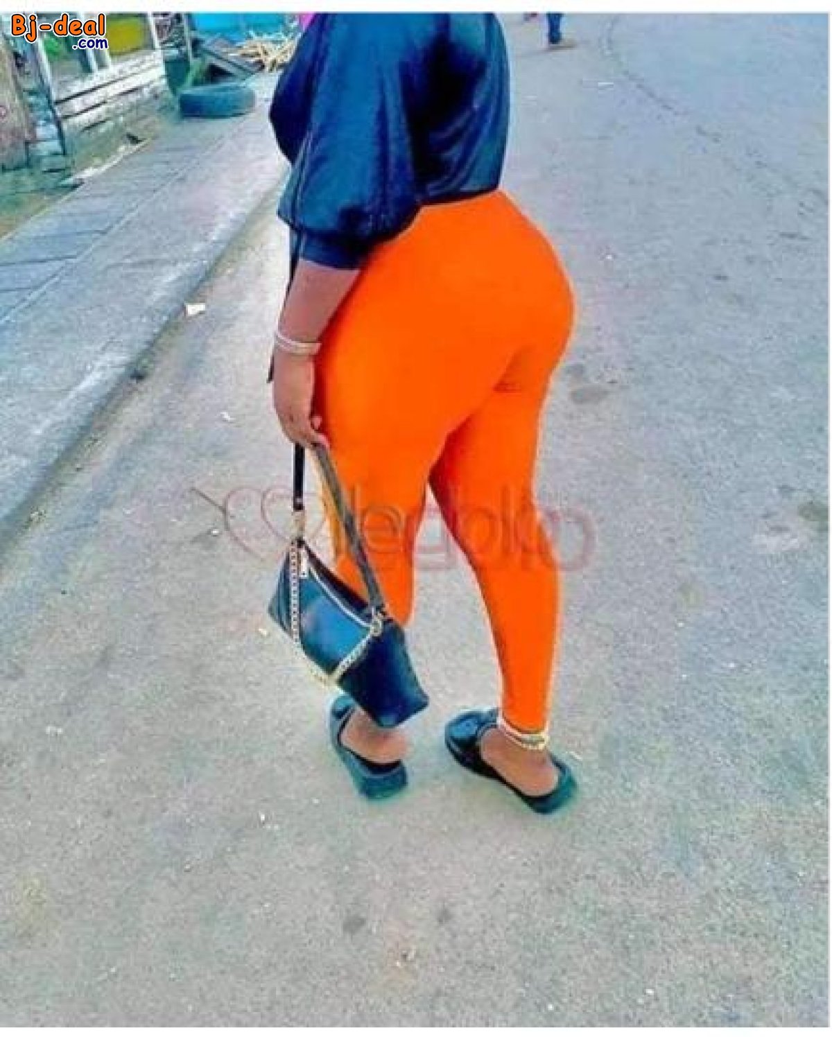 Image principale de Mini apoutchou Congolaise de passage dans la ville