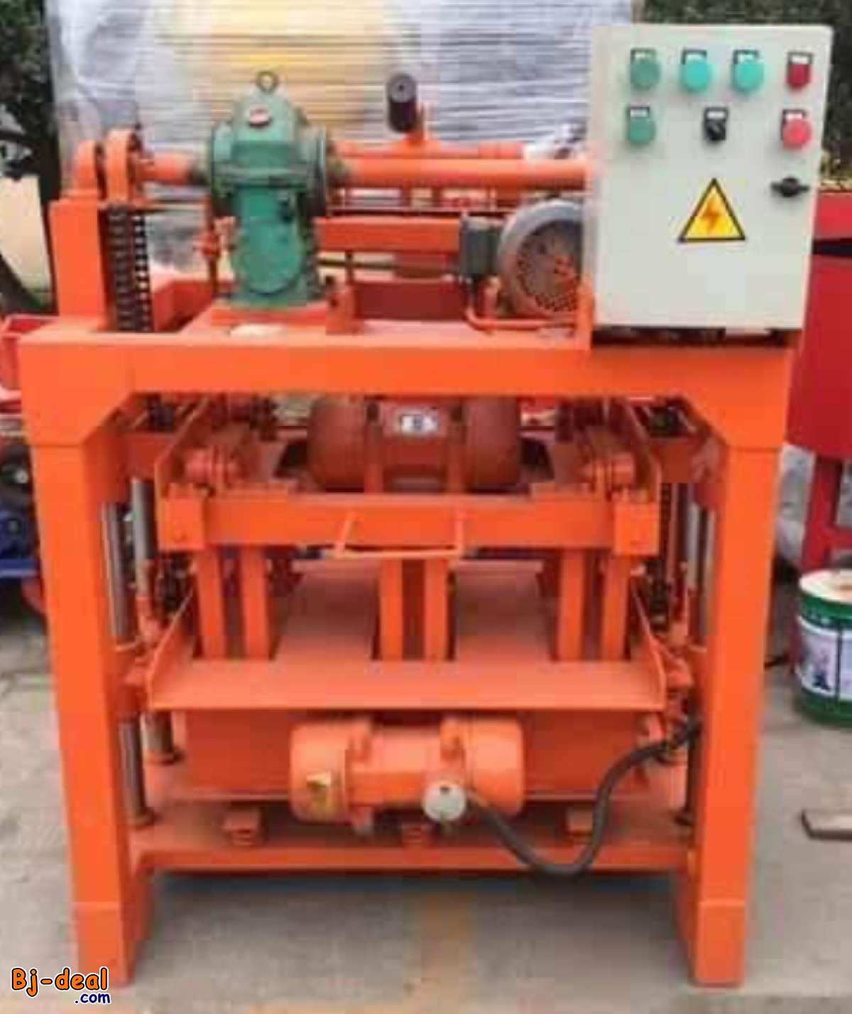 Image principale de PONDEUSE À PARPAINGS VIBRÉS JQ350 SEMI-AUTOMATIQUE