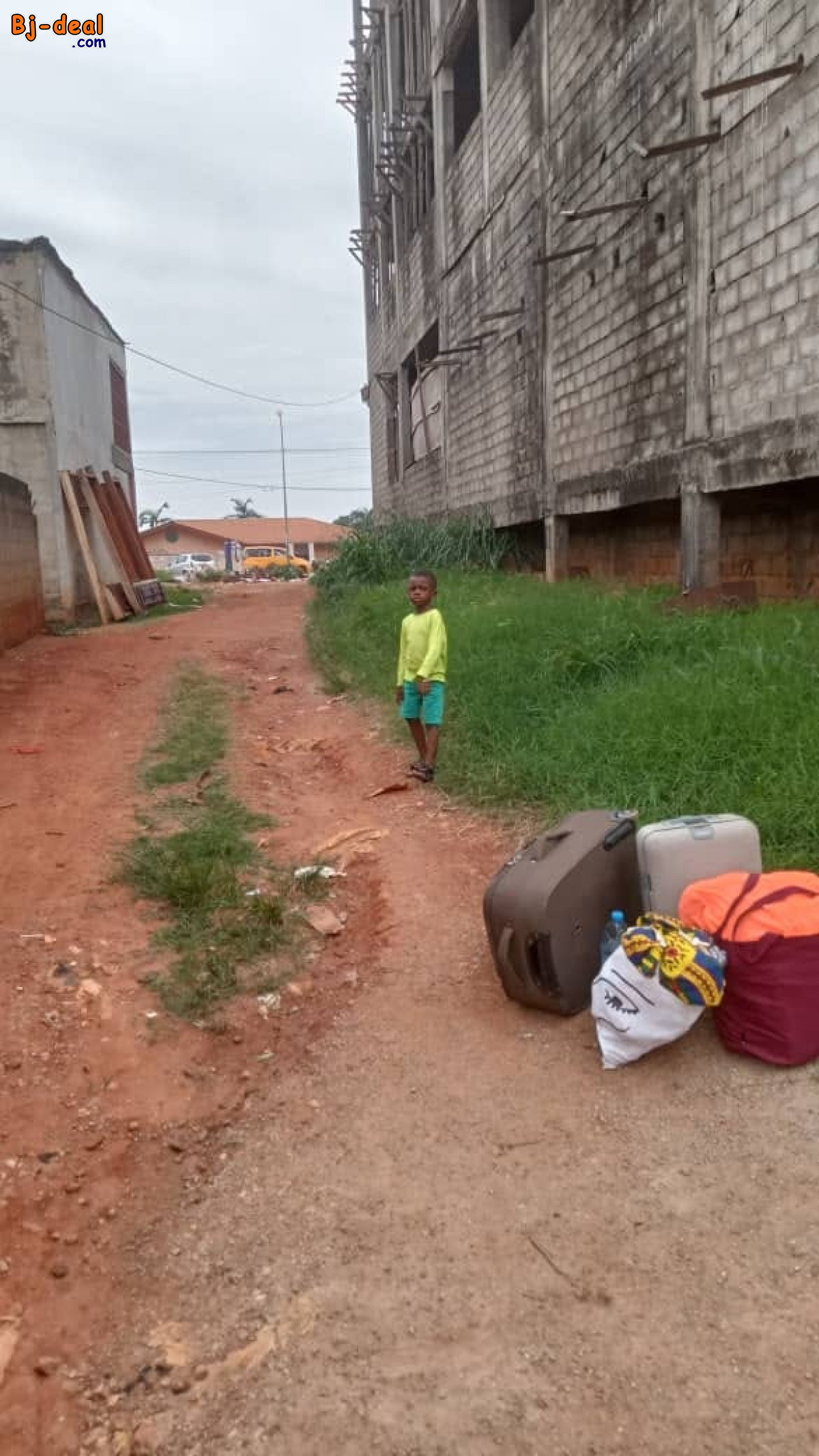 Main image of Terrain titré à vendre à Odza au carrefour Messamendongo à 80m du goudron