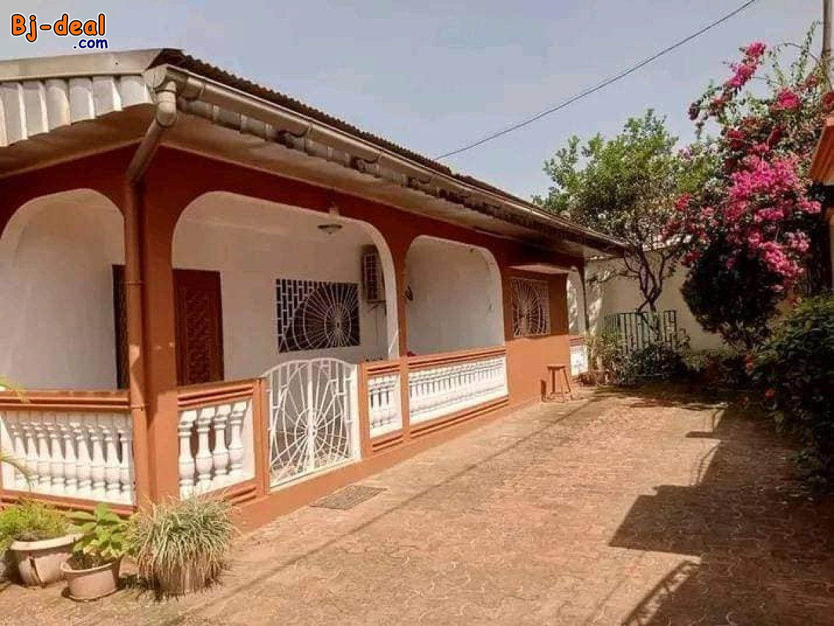 Main image of Villa spacieux titré à vendre à Awae maison rouge