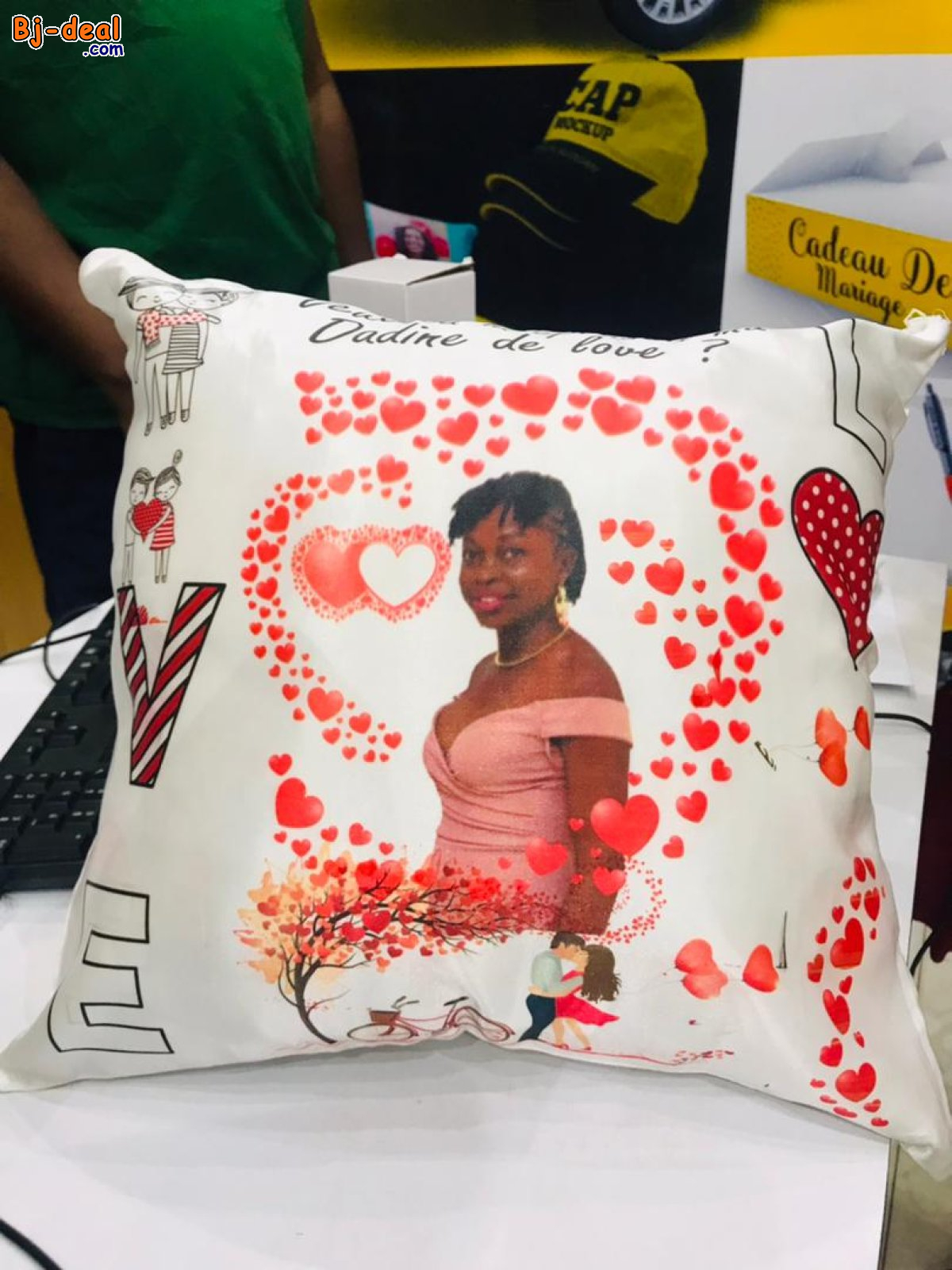 Main image of coussin et oreiller personnalisé cadeau original made in cameroun