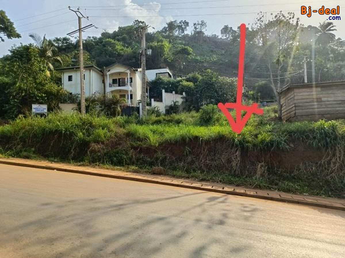 Main image of Terrain d angle titrée de 1000m² à vendre au Golf parcours vita