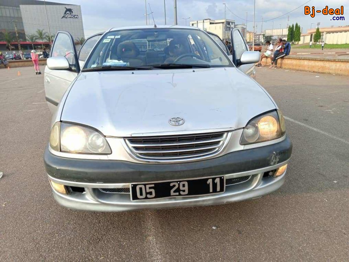 Image principale de Toyota Avensis leaftback 2002 automatique essence climatisé a vendre Yaoundé