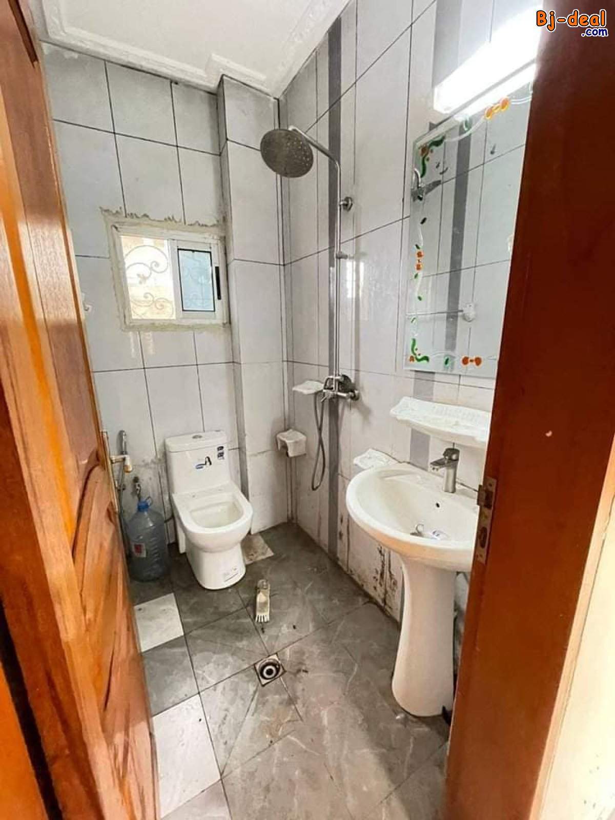 Image principale de Studio neuf avec parking forage à Emana.