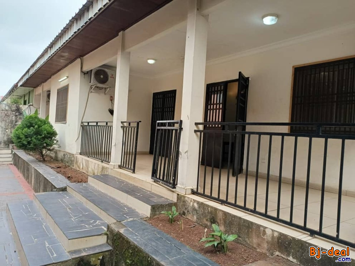 Image principale de Magnifique villa avec clim eau chaude parking baignoire à Bastos