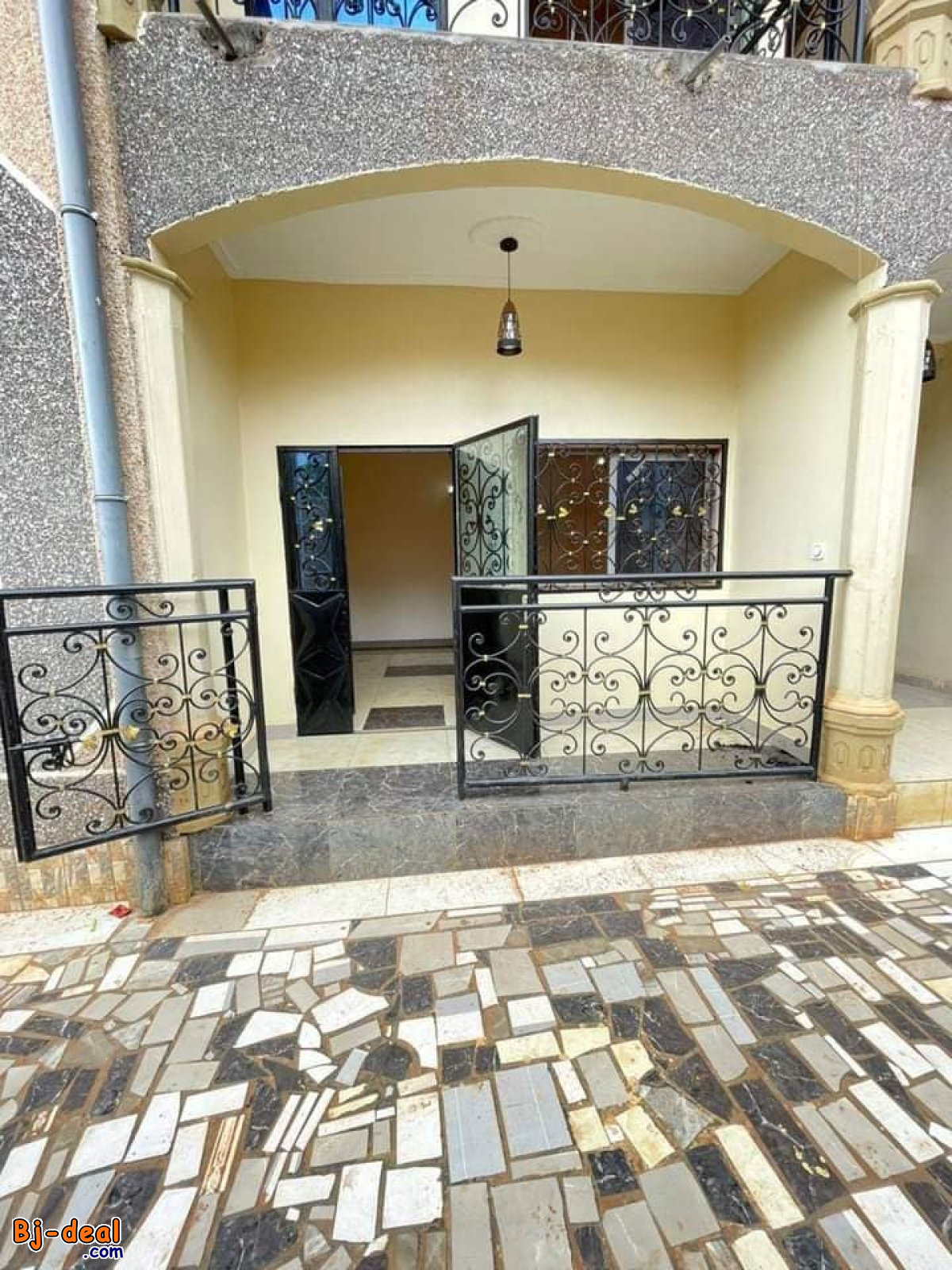 Image principale de Studio neuf avec parking forage à Emana.