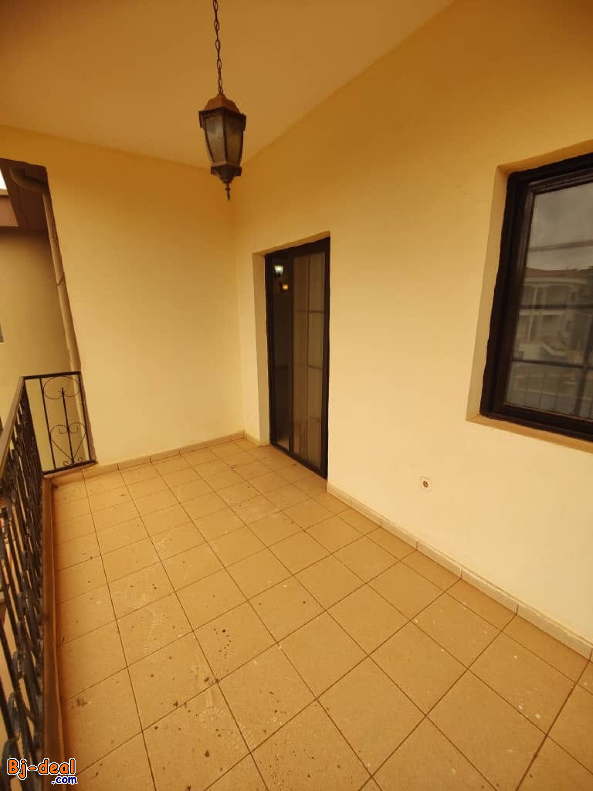 Image principale de Appartement haut standing avec eau chaude gardien baignoire parking à Emana