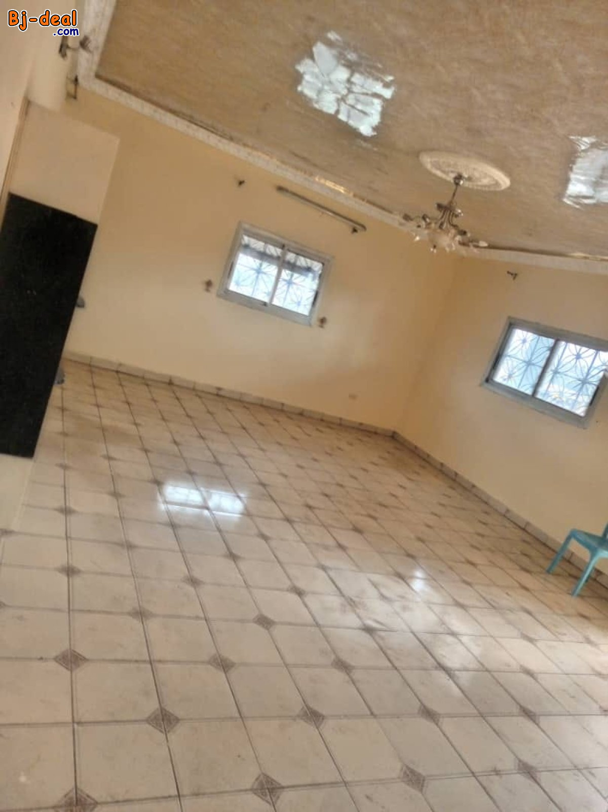 Image principale de Appartement en bordure de route avec parking à Mimboman