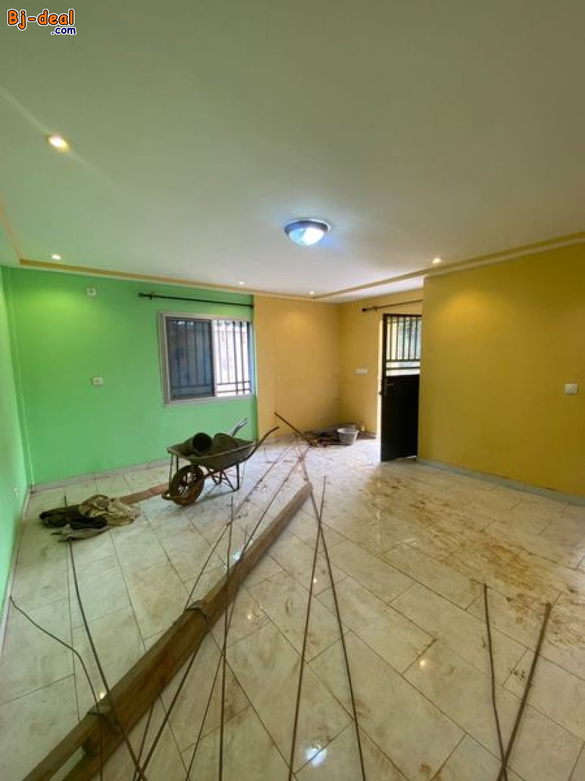 Image principale de Beau studio avec forage  parking à Nkoabang Moto 150f