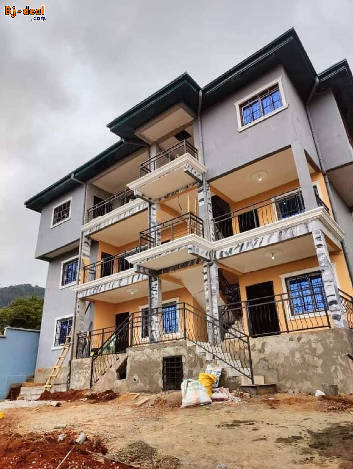 Image principale de Appartement et studio neufs avec parking forage prépayé à Emana Moto 150f