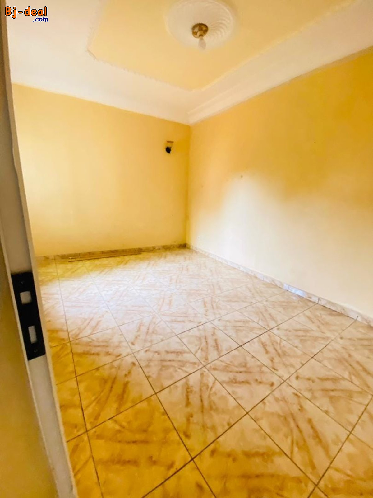 Image principale de Studio propre avec forage à Olembe Moto 150f