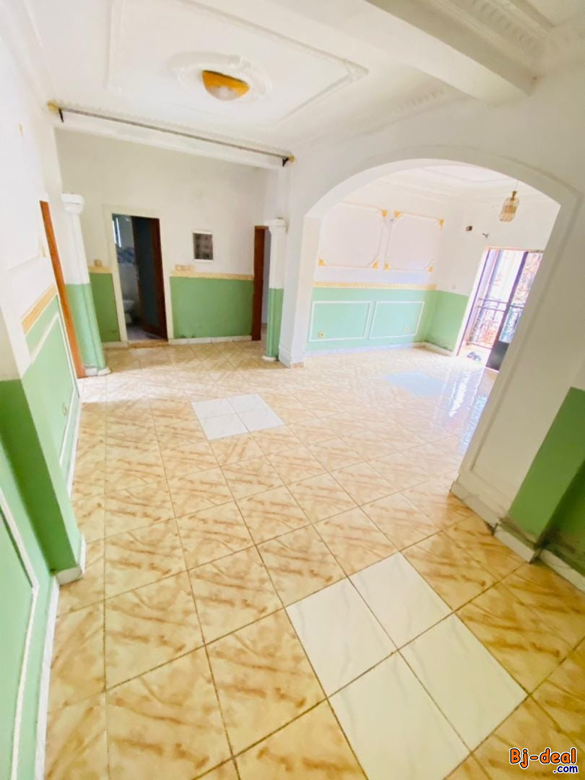 Image principale de Vaste Appartement avec eau chaude gardien prépayé parking forage à Nkozoa