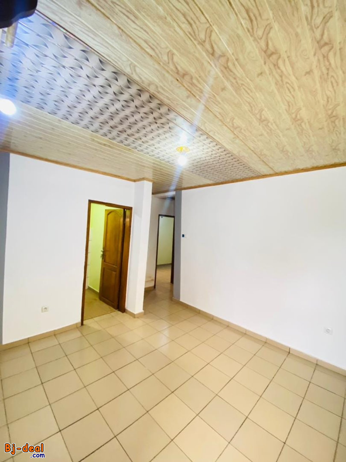 Image principale de Appartement individuel avec plaque solaire automatique forage à Messassi