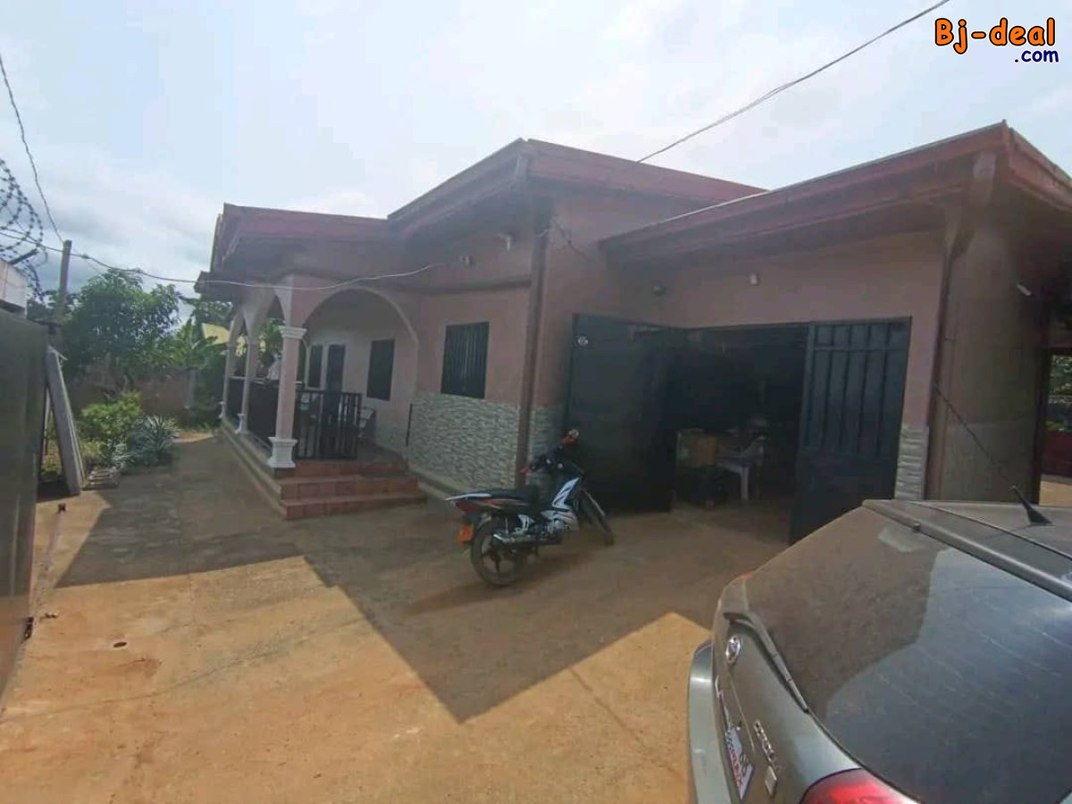 Main image of Villa titrée avec forage parking à vendre à Messassi Nyom