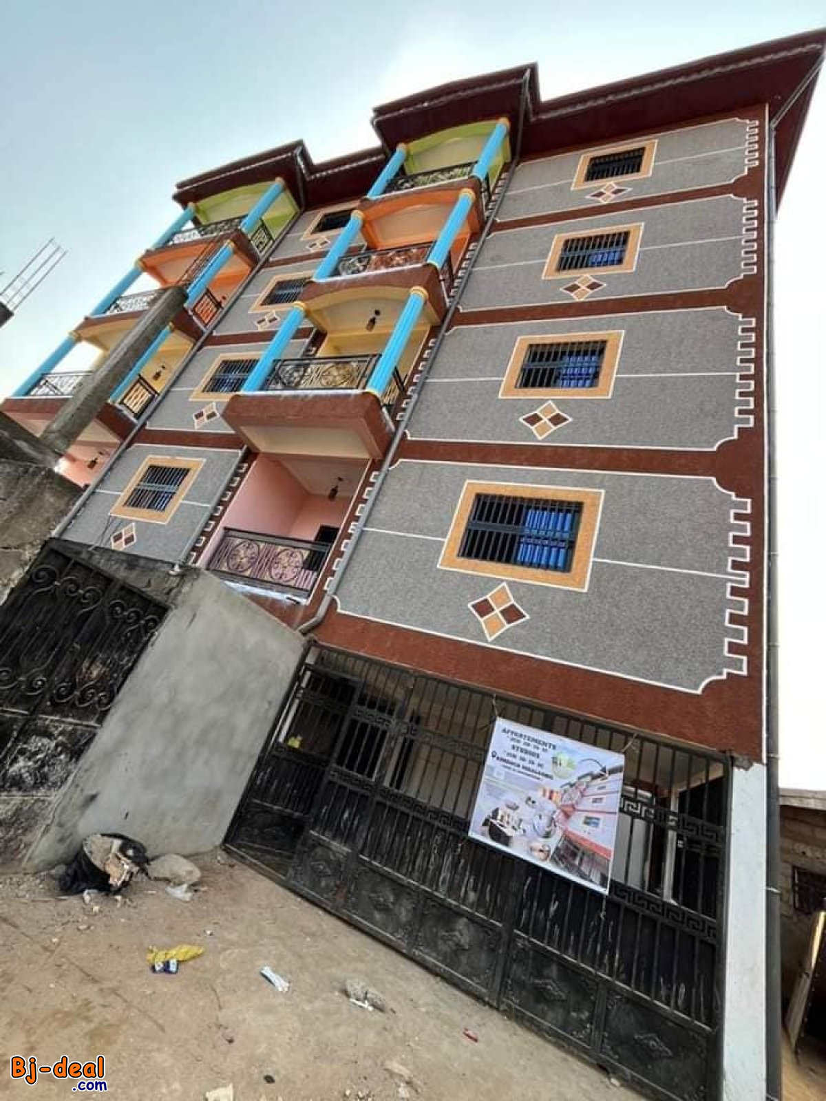 Image principale de Appartement et studio neufs avec gardien forage  parking à Simbock mbalgon moto 150F