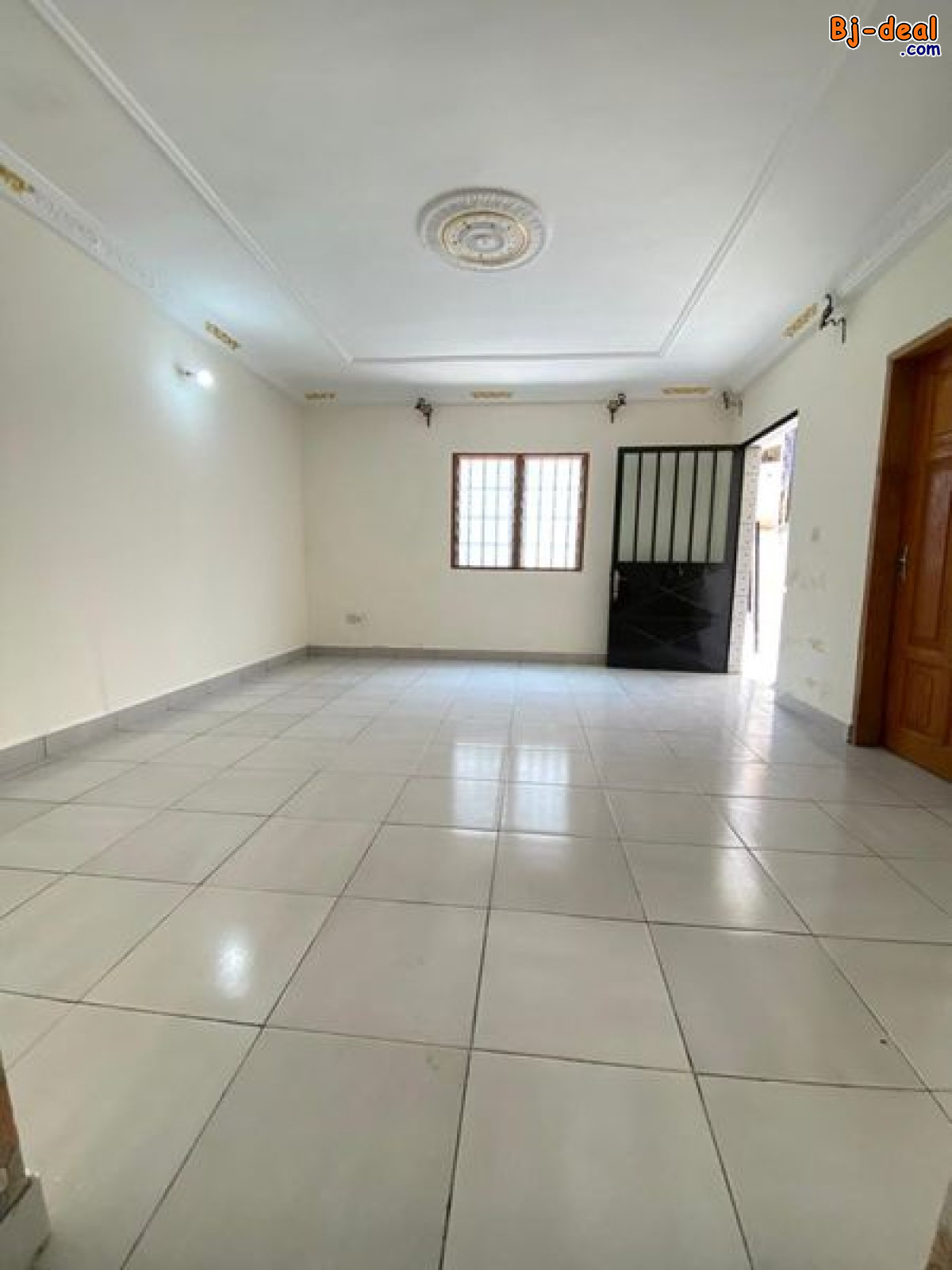 Image principale de Appartement individuel avec parking à Odza petit marché.Moto